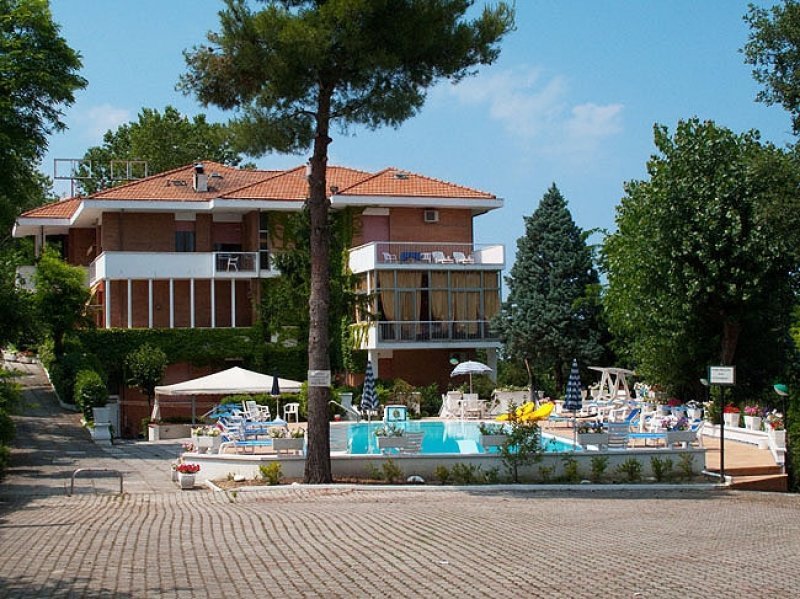 Hotel nel parco naturale del San Bartolo a Pesaro e Urbino in Vendita