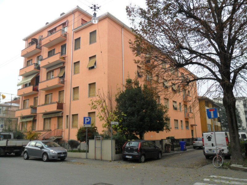 Appartamento con cantina e solaio a Parma in Vendita