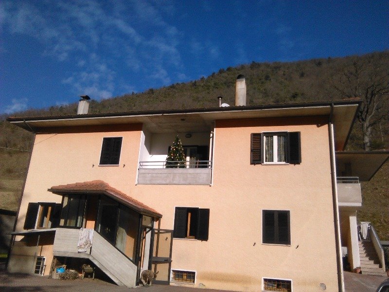Casa indipendente a Cagli a Pesaro e Urbino in Vendita