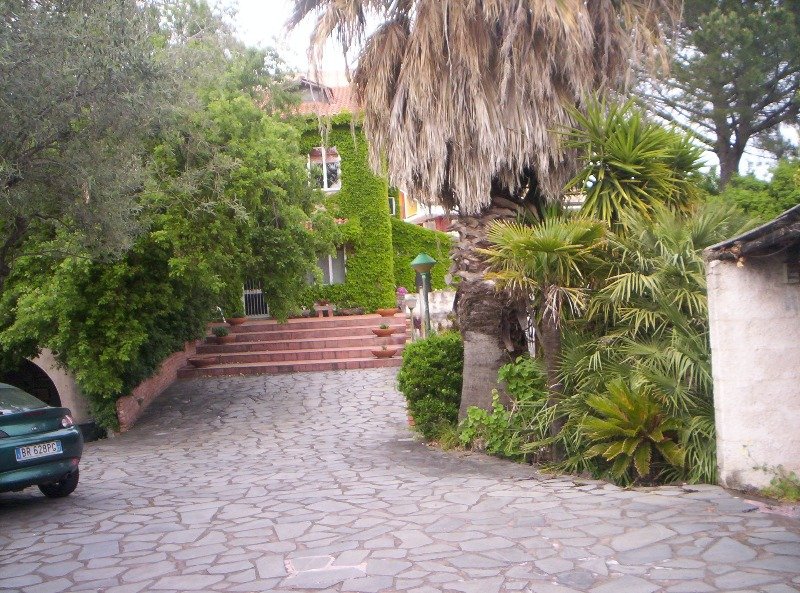 Villa a San Pietro Clarenza a Catania in Affitto