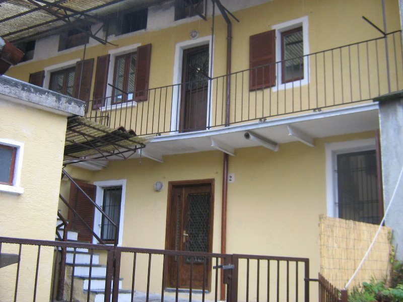 Casa in Creva di Luino a Varese in Affitto