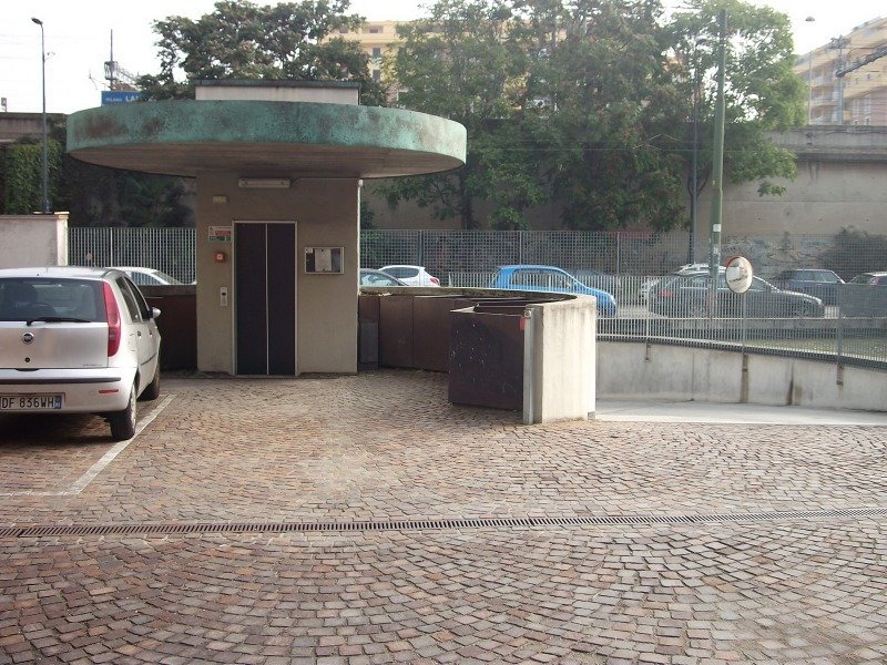 Garage zona Stazione Lambrate a Milano in Vendita