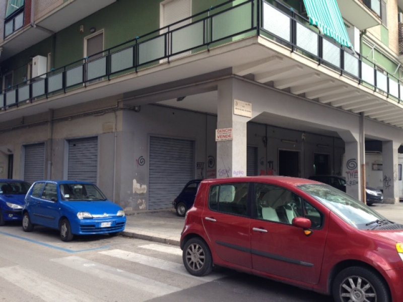 Negozio zona Madonnella a Bari in Vendita
