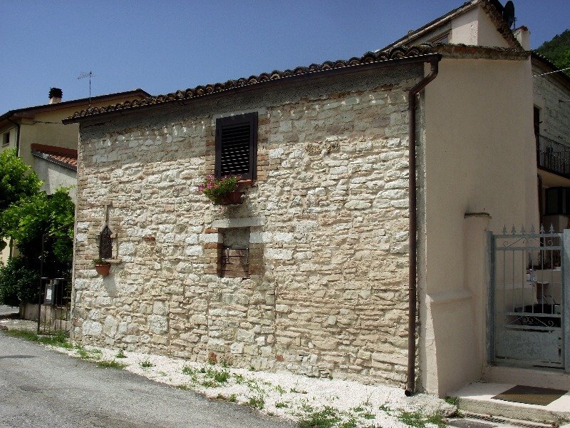 Abitazione in pietra a Genga a Ancona in Vendita