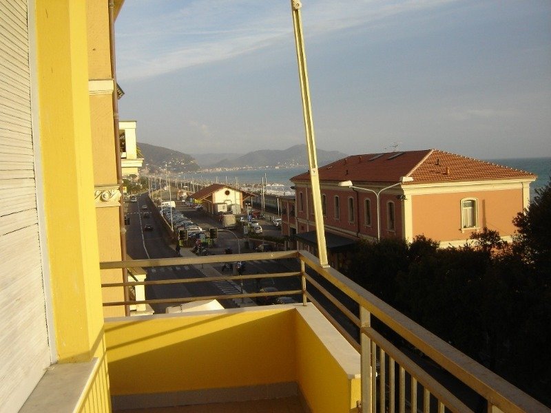 Appartamento fronte mare a Lavagna a Genova in Vendita