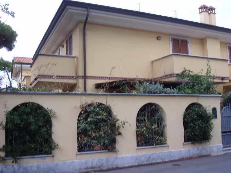 Porzione di casa a Marina di Massa a Massa-Carrara in Affitto