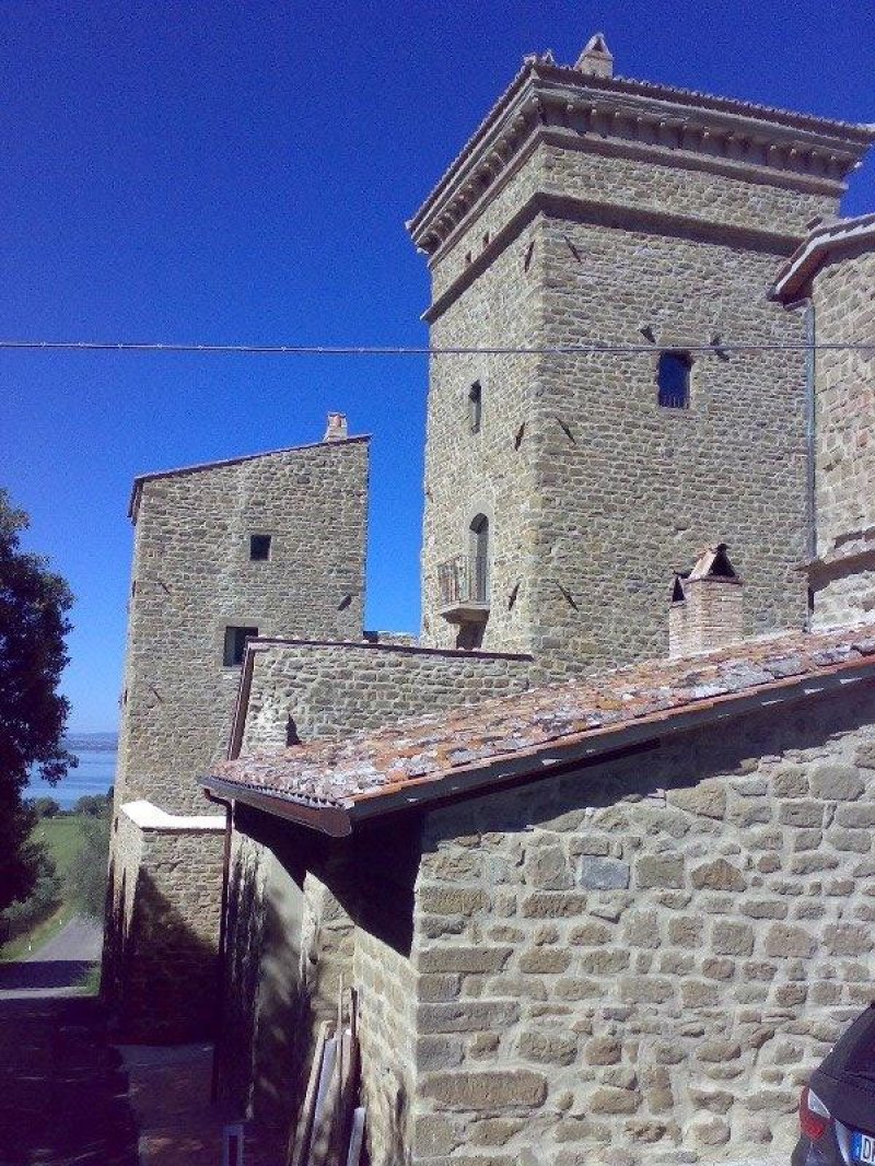 San Feliciano Torre antica a Perugia in Vendita