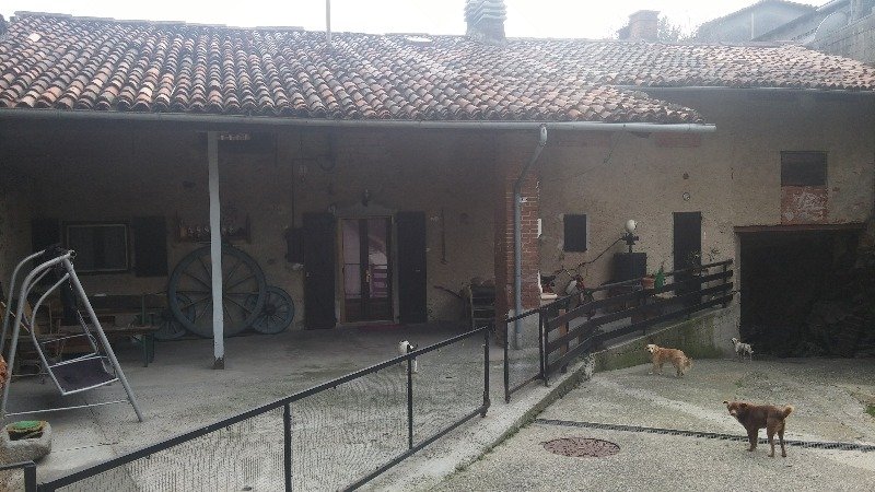 Casa immersa nel verde a Chiaverano a Torino in Vendita