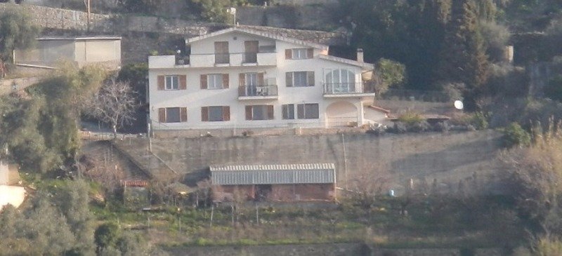 Villa con due appartamenti a Sanremo a Imperia in Vendita