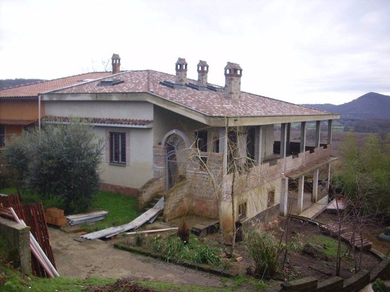Porzione di villa bifamiliare a Bassano Romano a Viterbo in Vendita