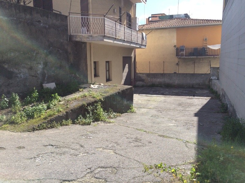 Deposito Poggio Lupo a Catania in Affitto
