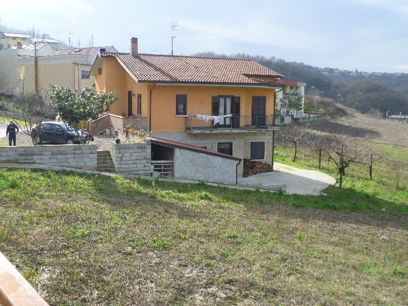 Villetta situata in Ceppaloni a Benevento in Vendita