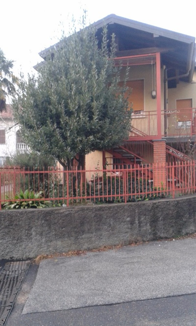 Casa a Cocquio-Trevisago a Varese in Affitto