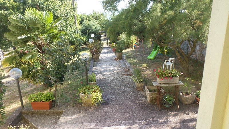 Villa immersa nel verde a Isernia a Isernia in Vendita