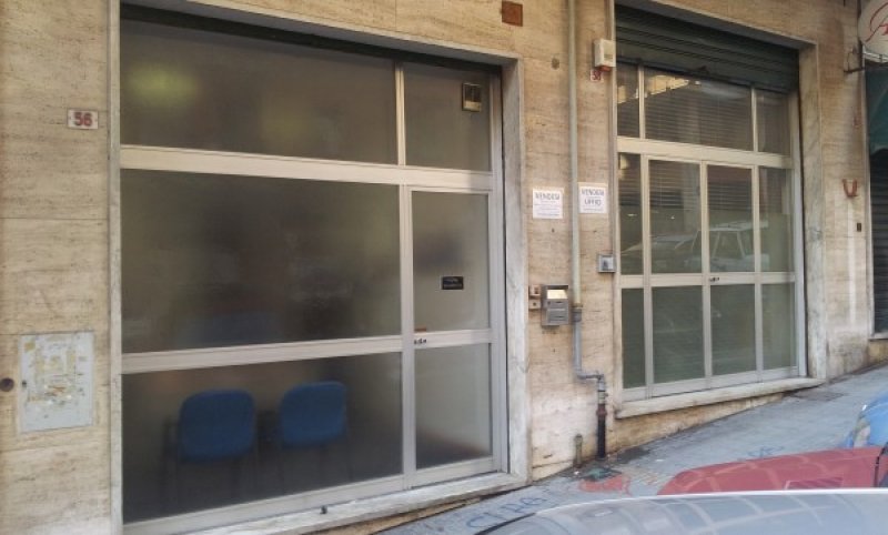 Sampierdarena locale uso ufficio a Genova in Vendita