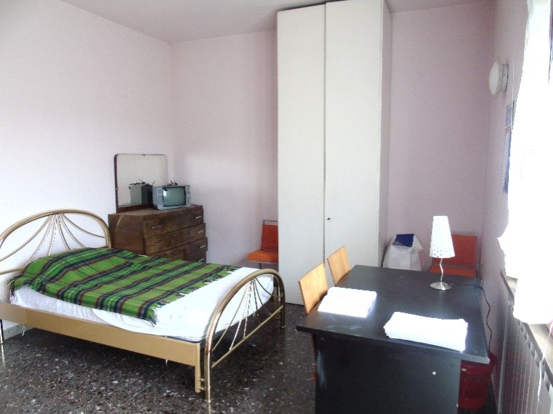 Pisa posto letto in stanza singola a Pisa in Affitto
