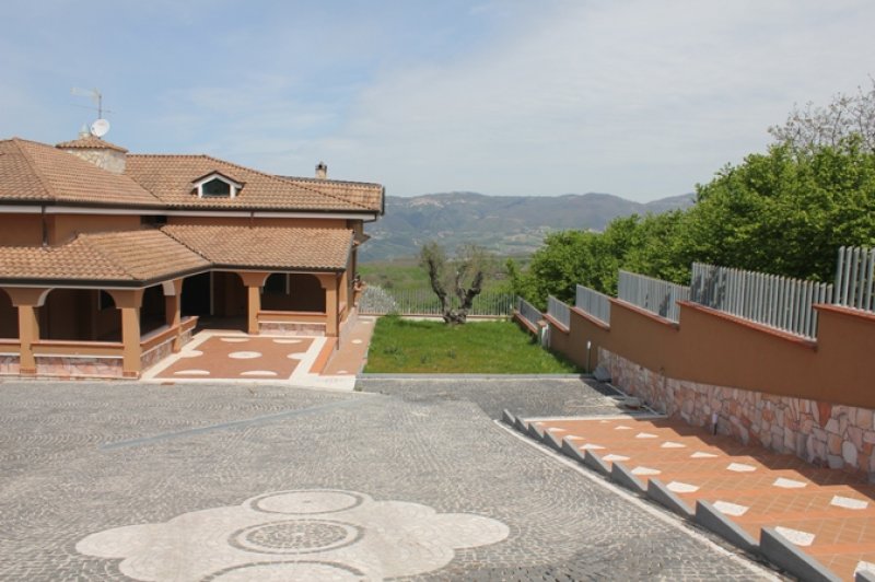 Villa Prata di Principato Ultra a Avellino in Vendita