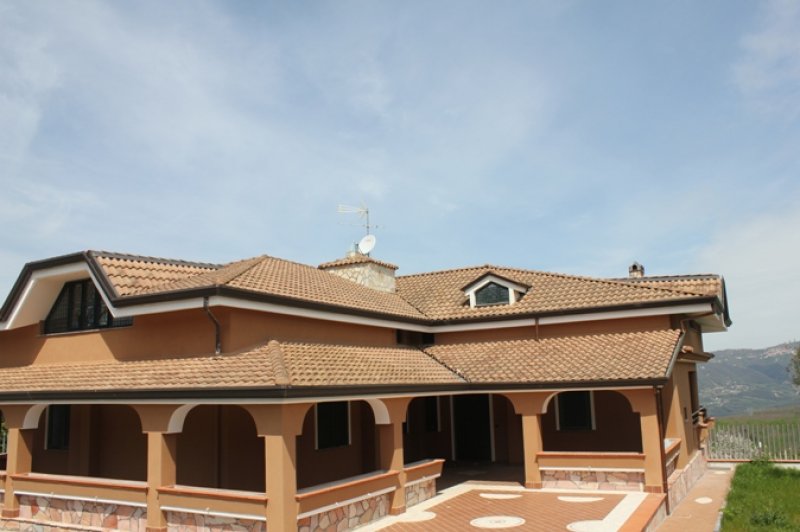 Villa Prata di Principato Ultra a Avellino in Vendita