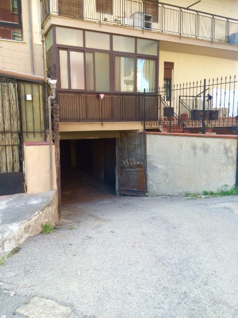 Magazzino garage zona Romagnolo a Palermo in Vendita