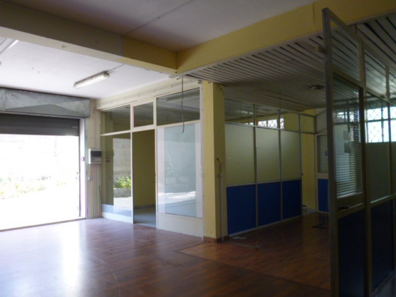 Seminterrato deposito con uffici a Catania in Affitto