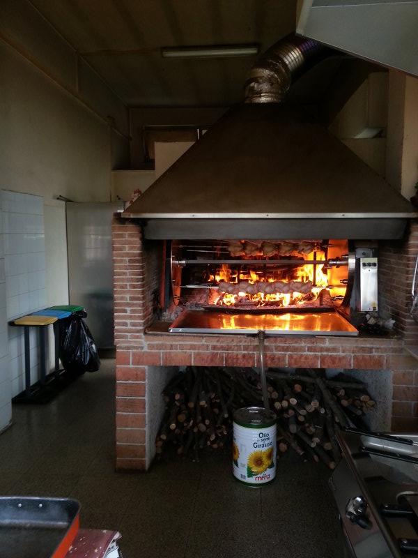 Girarrosto con forno a legna Casagiove a Caserta in Vendita