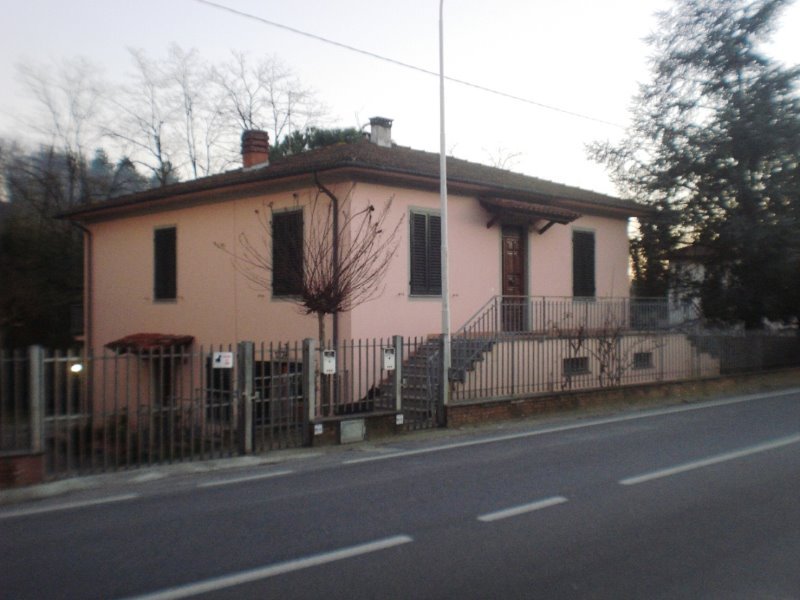 Villetta bifamiliare zona Collodi a Lucca in Vendita