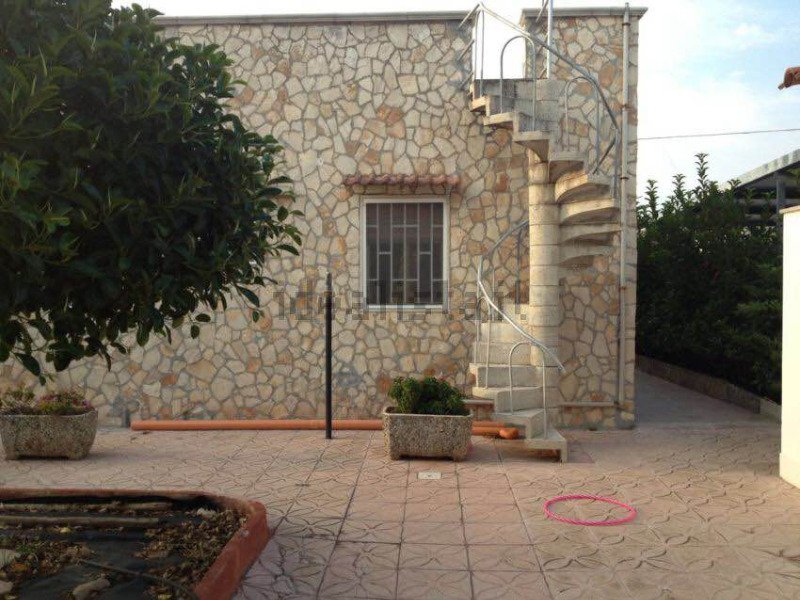 Villa bifamiliare arredata ad Avetrana a Taranto in Affitto