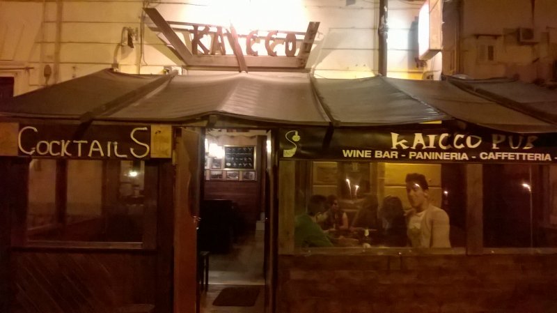 Caratteristico pub a Porticello a Palermo in Vendita