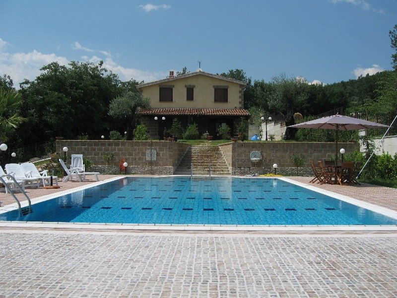 Villa con piscina a Ruviano a Caserta in Affitto