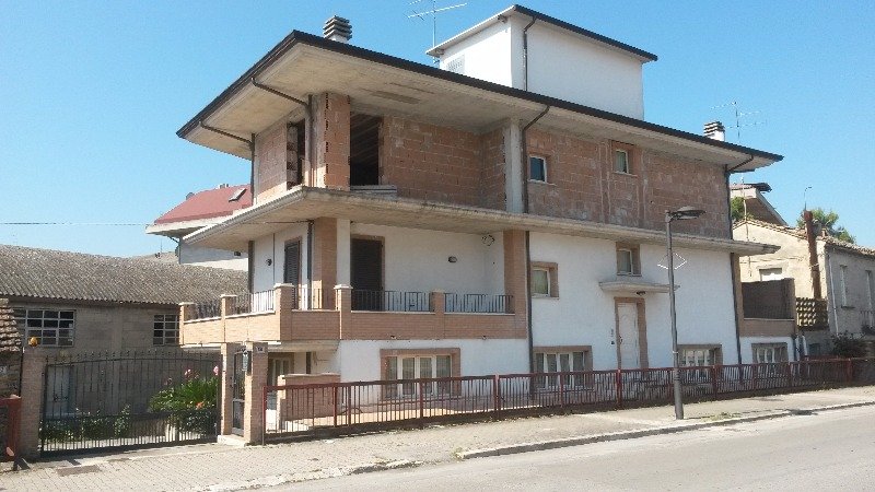 Casa singola al centro di Martinsicuro a Teramo in Vendita