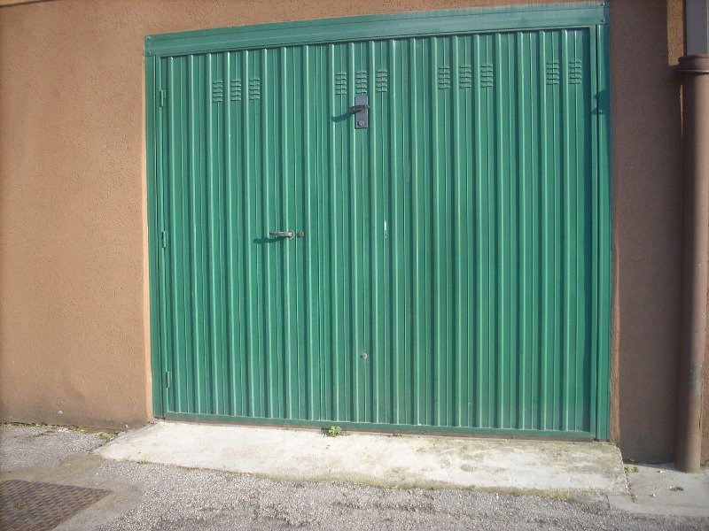 Garage magazzino con scaffali zona Fione a Venezia in Affitto