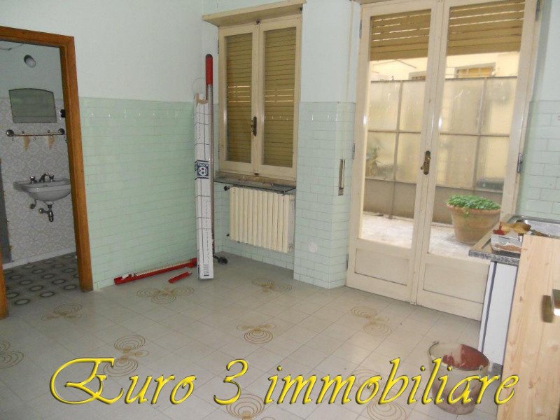 Porta Maggiore appartamento non arredato di mq 160 a Ascoli Piceno in Affitto