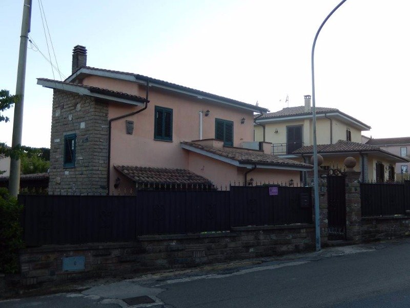 Bassano Romano villa unifamiliare a Viterbo in Vendita