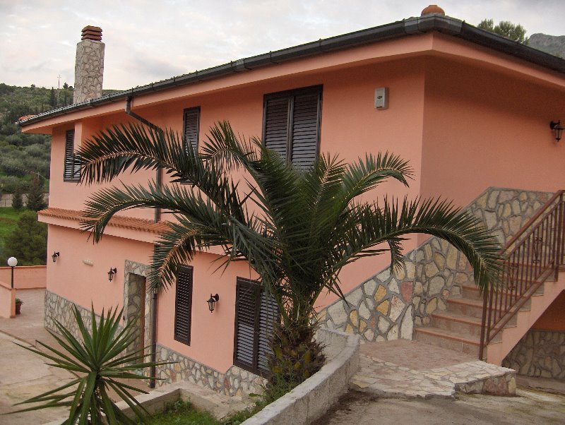 Villa bifamiliare ristrutturata a Palermo in Vendita
