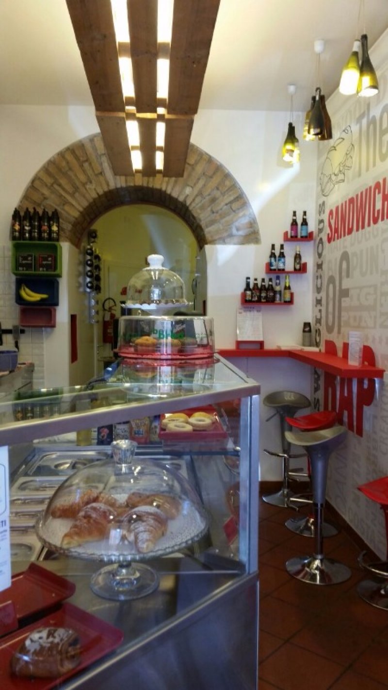 Bar paninoteca con licenza a Roma in Vendita