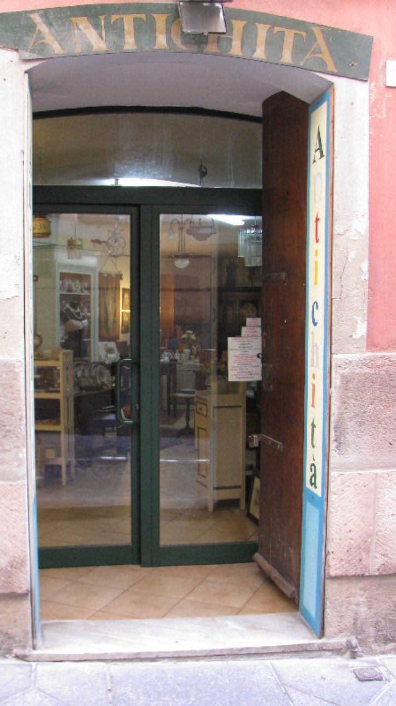 Locale commerciale sito in Cagliari zona Castello a Cagliari in Vendita