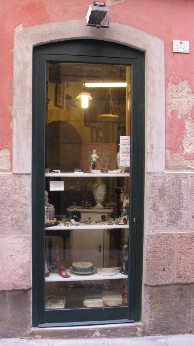 Locale commerciale sito in Cagliari zona Castello a Cagliari in Vendita