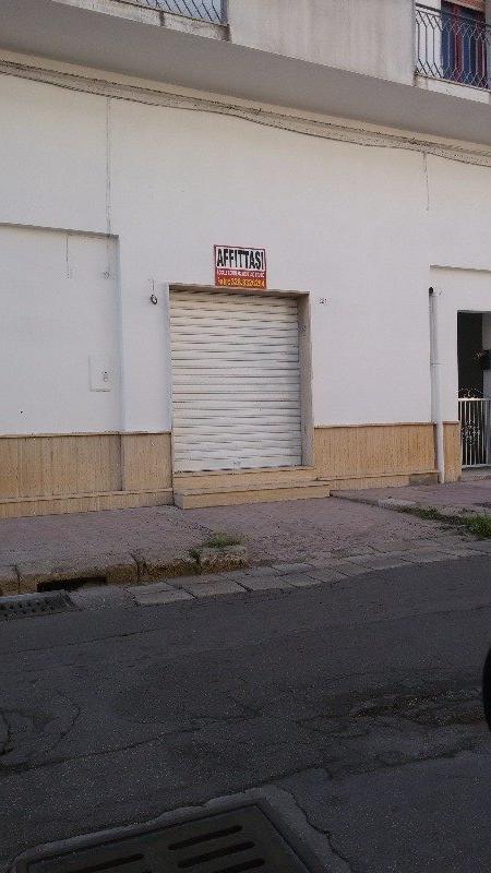 Copertino locale commerciale anche uso ufficio a Lecce in Affitto