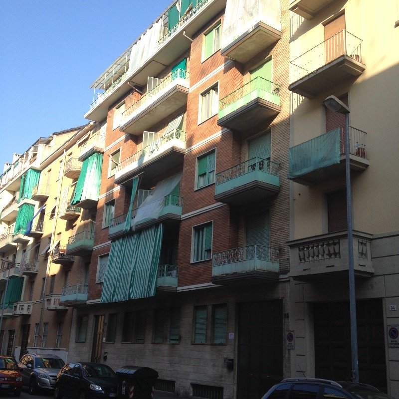 In via Ozegna di appartamento al primo piano a Torino in Vendita