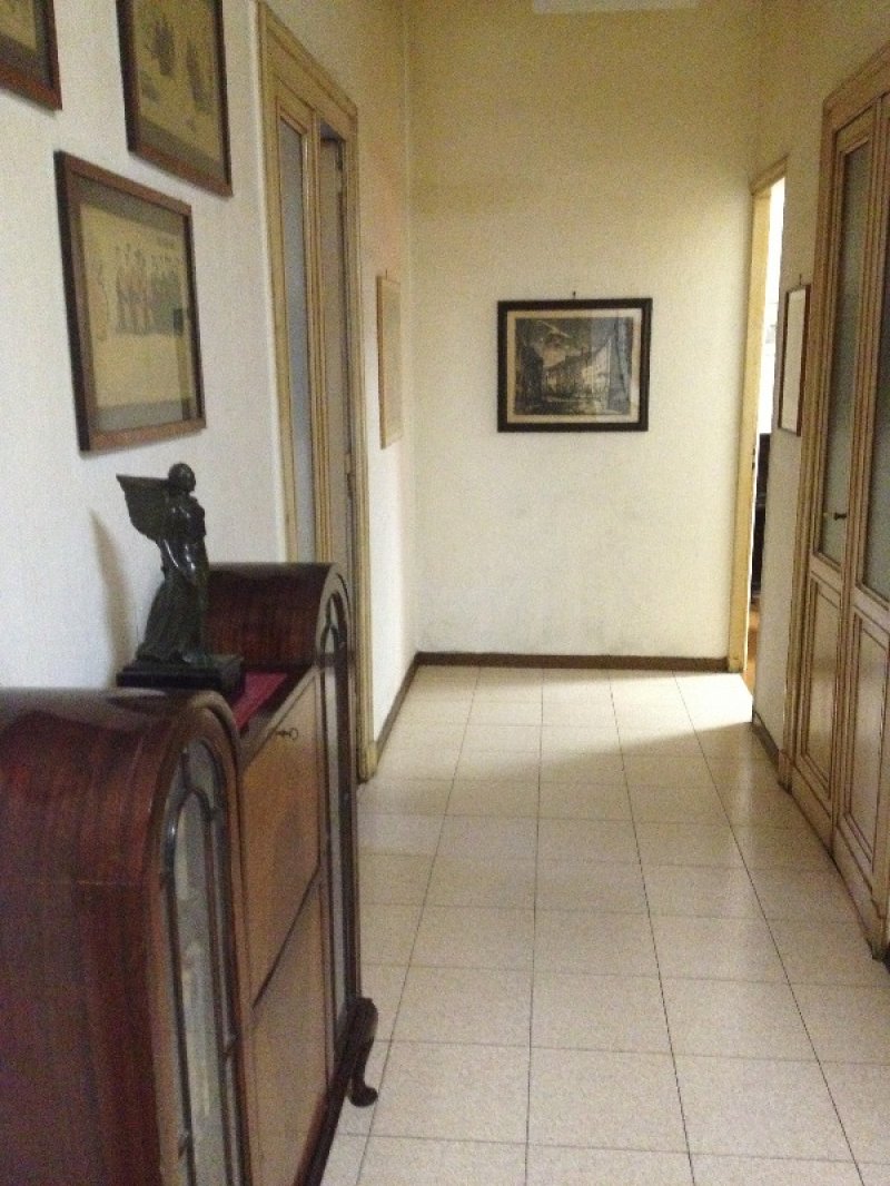 Ampio appartamento storico a Torino in Vendita