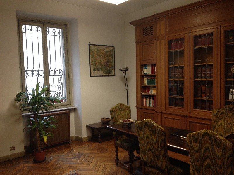 Ampio appartamento storico a Torino in Vendita