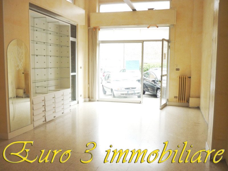 Locale commerciale di mq 65 Ascoli Piceno a Ascoli Piceno in Affitto