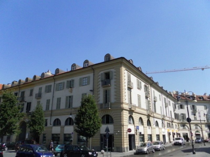 Torino nella zona di Porta Palazzo appartamento a Torino in Vendita