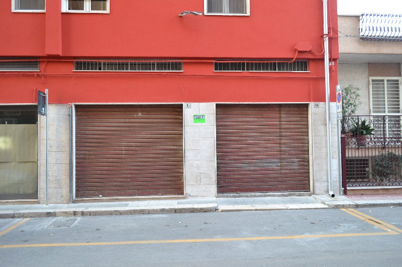 Adelfia locale commerciale a Bari in Vendita