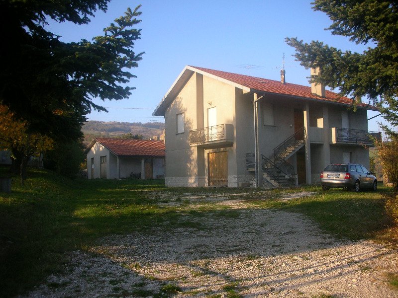 Casa in campagna a Pietrarubbia a Pesaro e Urbino in Vendita