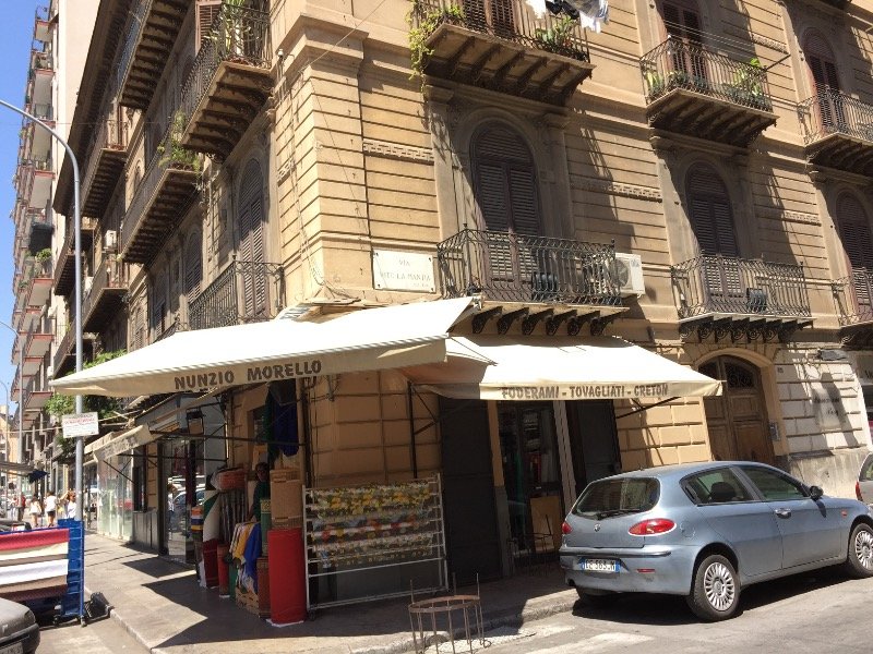 Palermo zona centro negozio a Palermo in Vendita