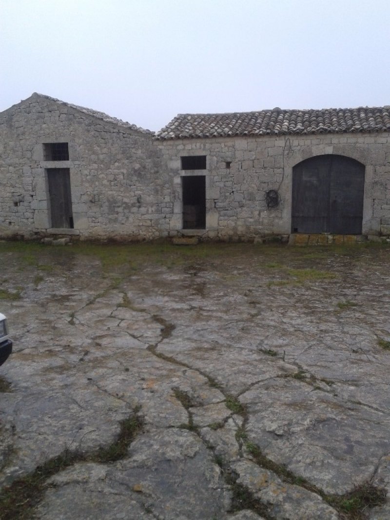 Modica antico caseggiato rurale a Ragusa in Vendita