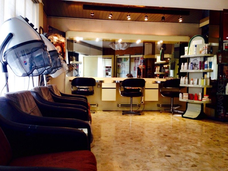 Cesena negozio di parrucchiera estetista a Forli-Cesena in Vendita