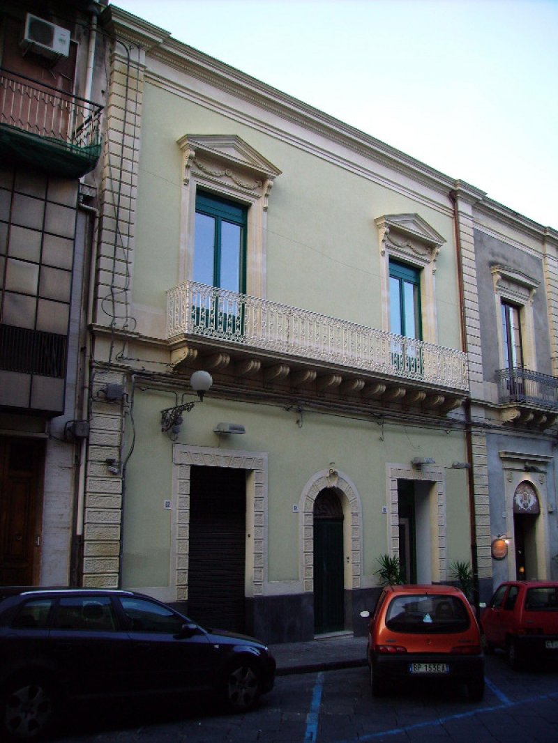 Giarre palazzo dell'800 tra Catania e Taormina a Catania in Vendita
