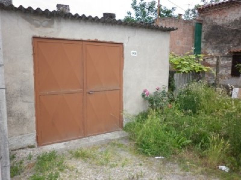 Minerbe casa ad angolo con garage a Verona in Vendita